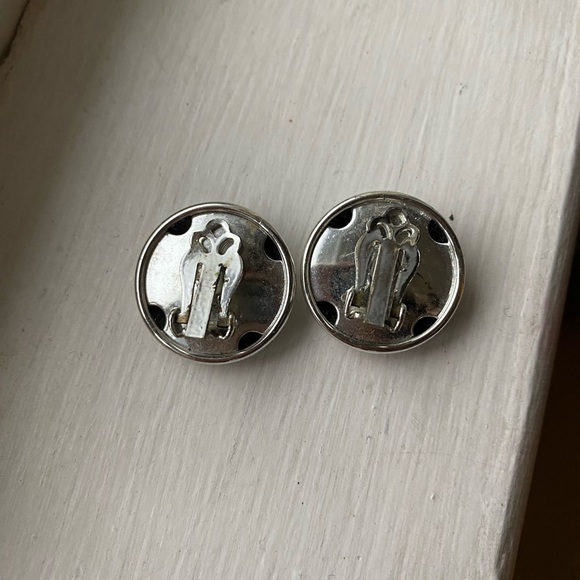 Vintage Round Silver Clip On Earrings Circa 1950 - Picture 3 of 4